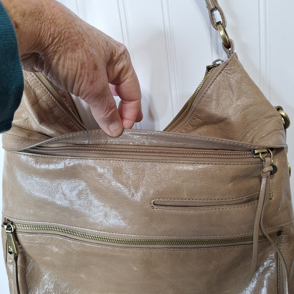 HOBO Liberty Leather Convertible Crossbody Shoulder Bag Tan‎ Large Pockets Zip - Picture 9 of 16